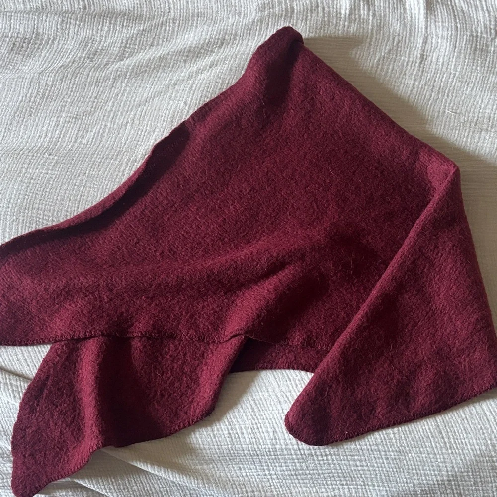 Triangle Scarf - Picture 5 of 7